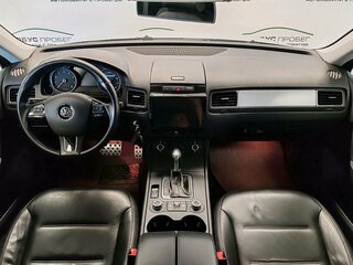 2013 Volkswagen Touareg II, серебристый, 1800000 рублей, вид 4