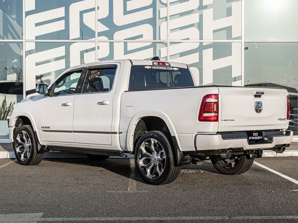 2022 Ram 1500 Crew Cab V, белый, 7950000 рублей - вид 1