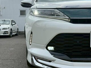 2019 Toyota Harrier III (XU60) Рестайлинг, белый, 2215000 рублей, вид 4