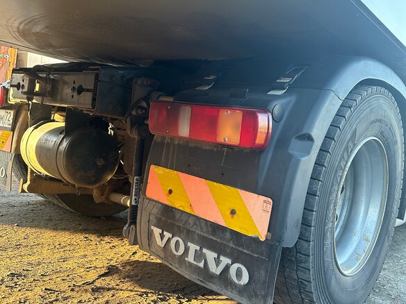 2004 Volvo FH, красный, 3500000 рублей - вид 22