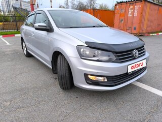 2016 Volkswagen Polo V Рестайлинг, серебристый, 990000 рублей, вид 1
