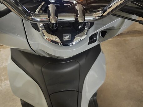 2024 Honda PCX 160, серый, 415000 рублей, вид 5