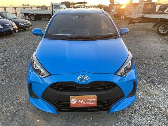 2022 Toyota Yaris IV, синий, 1030000 рублей - вид 2