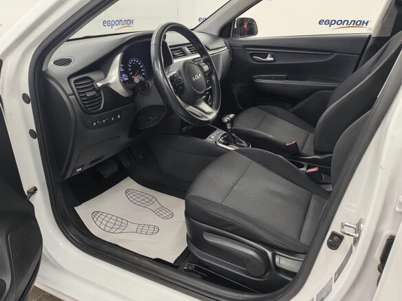 2021 Kia Rio IV Рестайлинг, белый, 1670000 рублей - вид 7