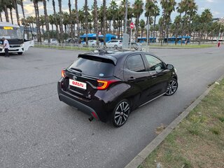 2020 Toyota Yaris IV, фиолетовый, 1600000 рублей, вид 5