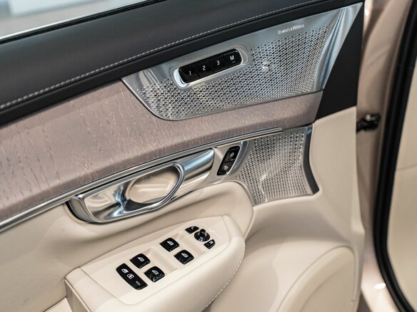2026 Volvo XC90 B5 II Рестайлинг 2, серый - вид 19