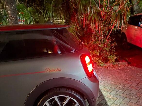 2019 Mini Hatch Cooper III (F55/F56) Рестайлинг, серый, 1750000 рублей - вид 3