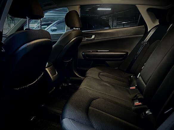 2019 Kia Optima IV Рестайлинг, белый, 2000000 рублей - вид 8