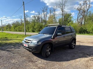 2018 Chevrolet Niva I Рестайлинг, серый, 900000 рублей, вид 1