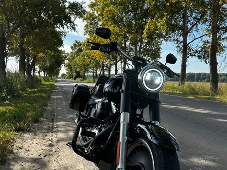 2010 Harley-Davidson Fat Boy, чёрный, 999000 рублей, вид 2