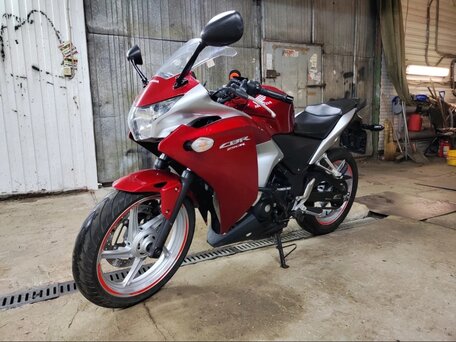 2011 Honda CBR 250R, красный, 180000 рублей, вид 2