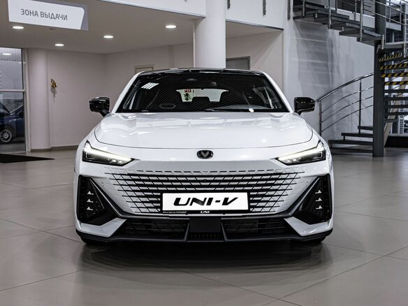 2024 Changan UNI-V I, белый - вид 2