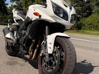2009 Yamaha FZ1, белый, 550000 рублей, вид 1