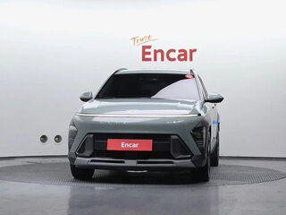 2023 Hyundai Kona II (SX2), серебристый, 2860000 рублей, вид 3