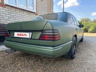 1991 Mercedes-Benz W124 300, зелёный, 720000 рублей, вид 2