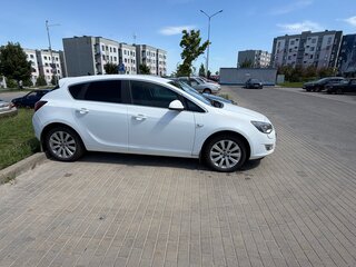 2011 Opel Astra J, белый, 700000 рублей, вид 2