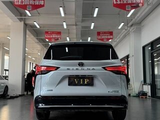 2024 Toyota Sienna IV, белый, 7000000 рублей, вид 3