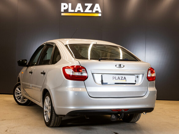 2016 Lada (ВАЗ) Granta I, серебристый, 400000 рублей - вид 2