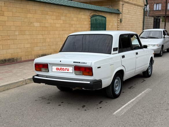 2002 Lada (ВАЗ) 2107, белый, 155000 рублей - вид 5