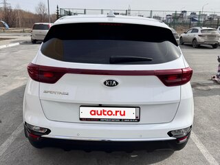 2021 Kia Sportage IV Рестайлинг, белый, 2600000 рублей, вид 4