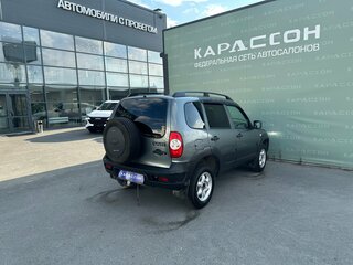 2018 Chevrolet Niva I Рестайлинг, серый, 860000 рублей, вид 2