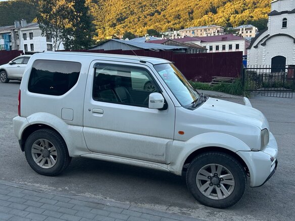 2010 Suzuki Jimny Sierra III Рестайлинг 1, белый, 700000 рублей - вид 1