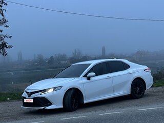 2019 Toyota Camry VIII (XV70), белый, 1700000 рублей, вид 4