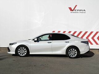 2019 Toyota Camry VIII (XV70), белый, 2870000 рублей, вид 2