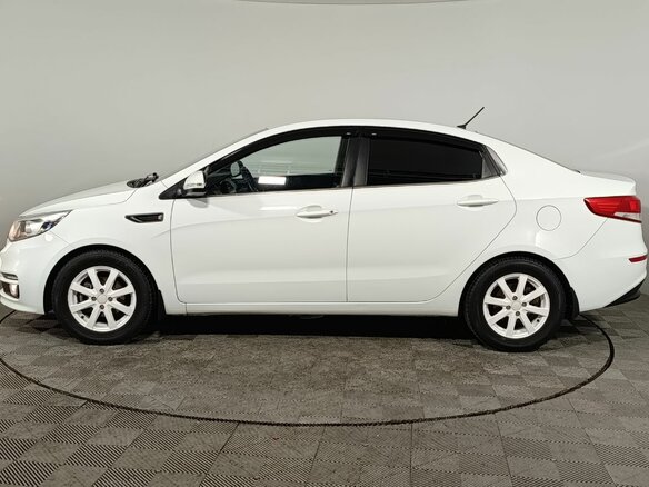 2015 Kia Rio 6-speed III, белый - вид 3