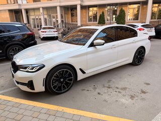 2020 BMW 5 серии 540i VII (G30/G31/G38) Рестайлинг, белый, 4700000 рублей, вид 2