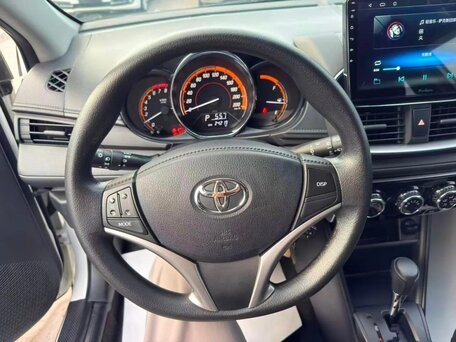 2022 Toyota Yaris L XP150 Рестайлинг, белый, 1200000 рублей, вид 5
