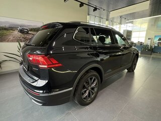 2023 Volkswagen Tiguan II Рестайлинг, чёрный, 3489000 рублей, вид 4
