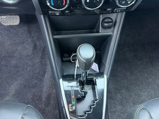 2022 Toyota Yaris L X XP150 Рестайлинг, белый, 1365000 рублей, вид 2