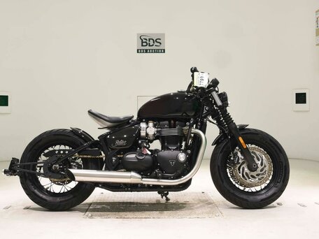 2024 Triumph Bonneville Bobber, красный, 1500000 рублей, вид 2