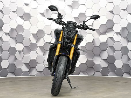 2023 Yamaha MT-09 (FZ-09), серебристый, 1199000 рублей, вид 5