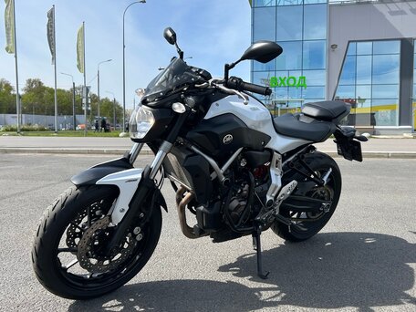 2015 Yamaha MT-07 (FZ-07), белый, 550000 рублей, вид 2