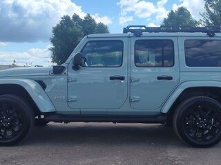 2023 Jeep Wrangler 4xe IV (JL) Рестайлинг, серебристый, 3950000 рублей, вид 4