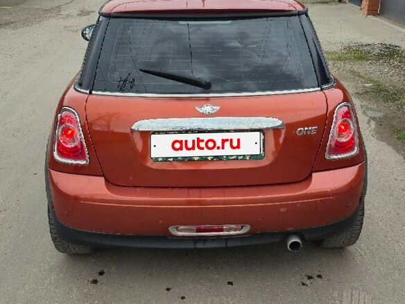 2011 Mini Hatch One II (R56) Рестайлинг, оранжевый, 820000 рублей - вид 3
