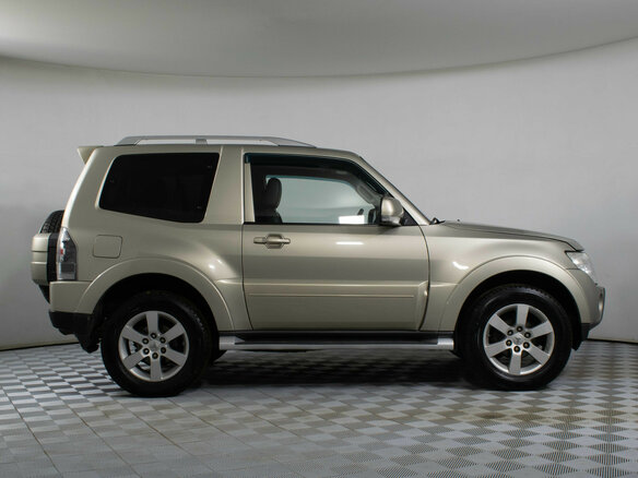 2008 Mitsubishi Pajero IV, бежевый, 1139000 рублей - вид 3