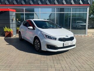 2016 Kia Ceed II Рестайлинг, белый, 1429900 рублей, вид 2