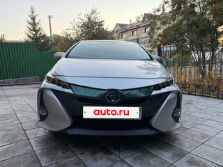 2017 Toyota Prius PHV ZVW52 IV (XW50), серебристый, 1950000 рублей, вид 3