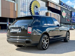 2021 Rolls-Royce Cullinan I (Series I), чёрный, 32490000 рублей, вид 3