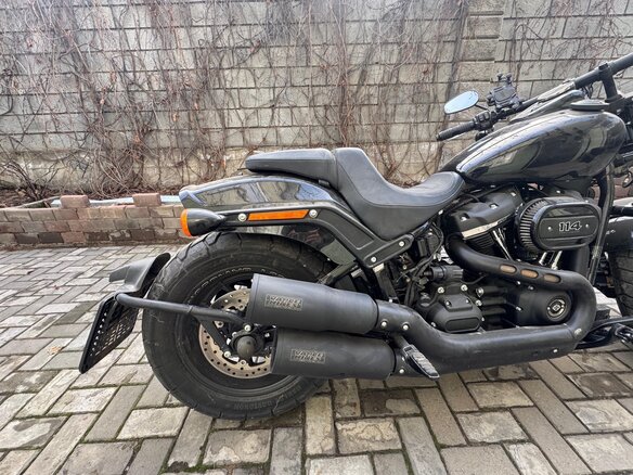 2022 Harley-Davidson Fat Bob, чёрный, 1830000 рублей - вид 2