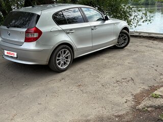 2005 BMW 1 серии 116i I (E81/E82/E87/E88), серебристый, 575000 рублей, вид 4