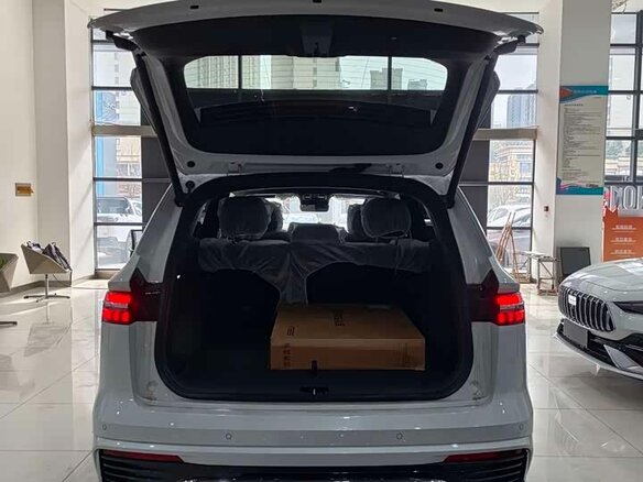 2025 Geely Monjaro (Xingyue L) I Рестайлинг 2 (China Market), белый - вид 5