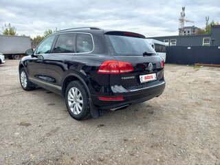 2011 Volkswagen Touareg II, чёрный, 1700000 рублей, вид 4