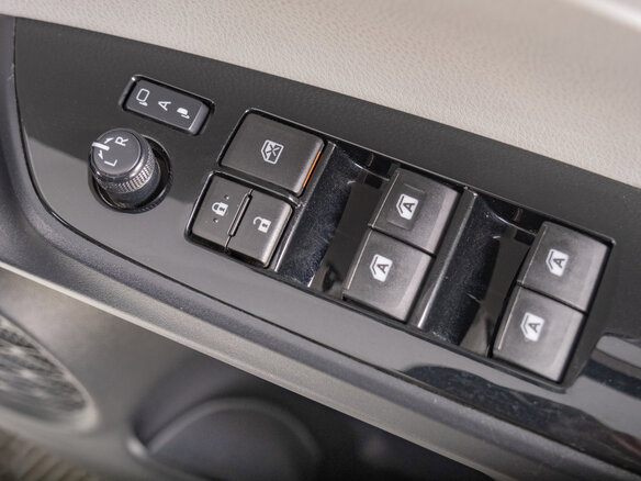 2016 Toyota Prius IV (XW50), белый, 1799000 рублей - вид 7