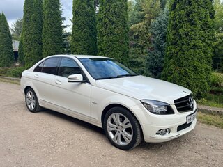 2009 Mercedes-Benz C-Класс 180 BlueEFFICIENCY III (W204), белый, 900000 рублей, вид 2