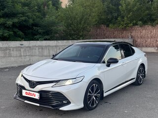 2020 Toyota Camry VIII (XV70), белый, 2790000 рублей, вид 1