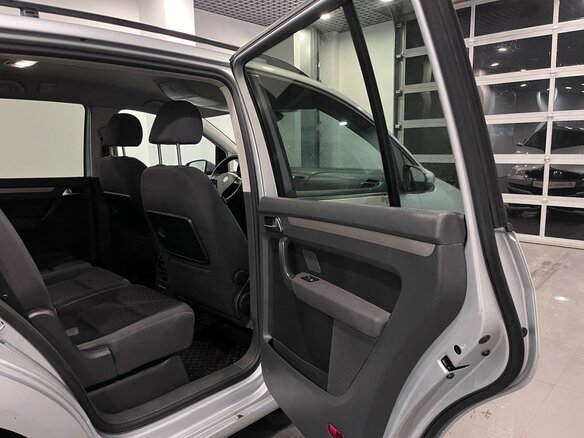 2010 Volkswagen Touran I Рестайлинг, серебристый - вид 14